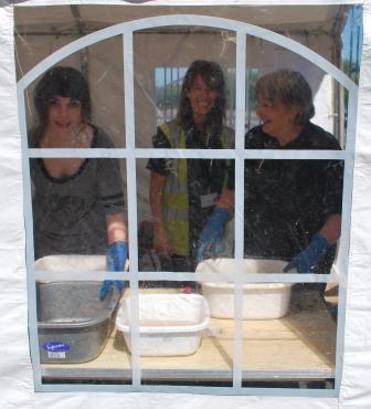 Hafod - students washing artefacts